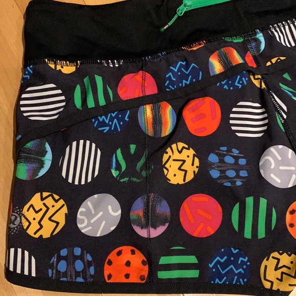 🌟HostPick🌟Colourful Circles Lululemon Seawheeze Speed shorts 2.5 in - size 12 - Picture 12 of 16